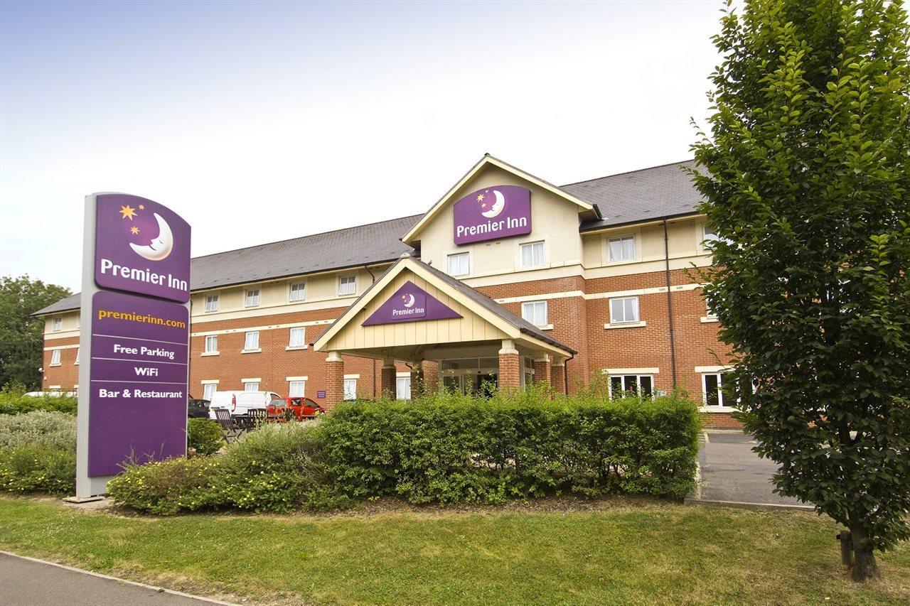 Premier Inn Gatwick Crawley Town West Exterior foto