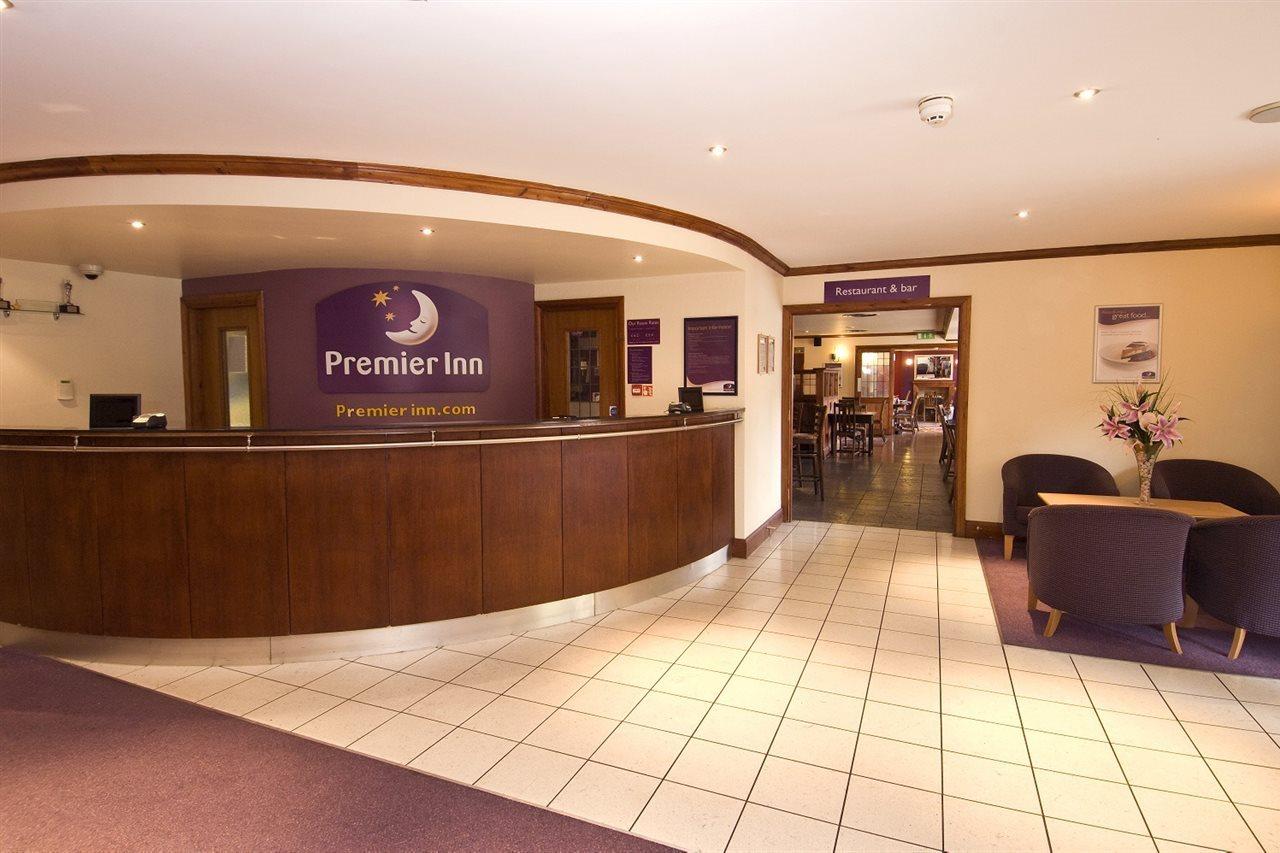 Premier Inn Gatwick Crawley Town West Exterior foto