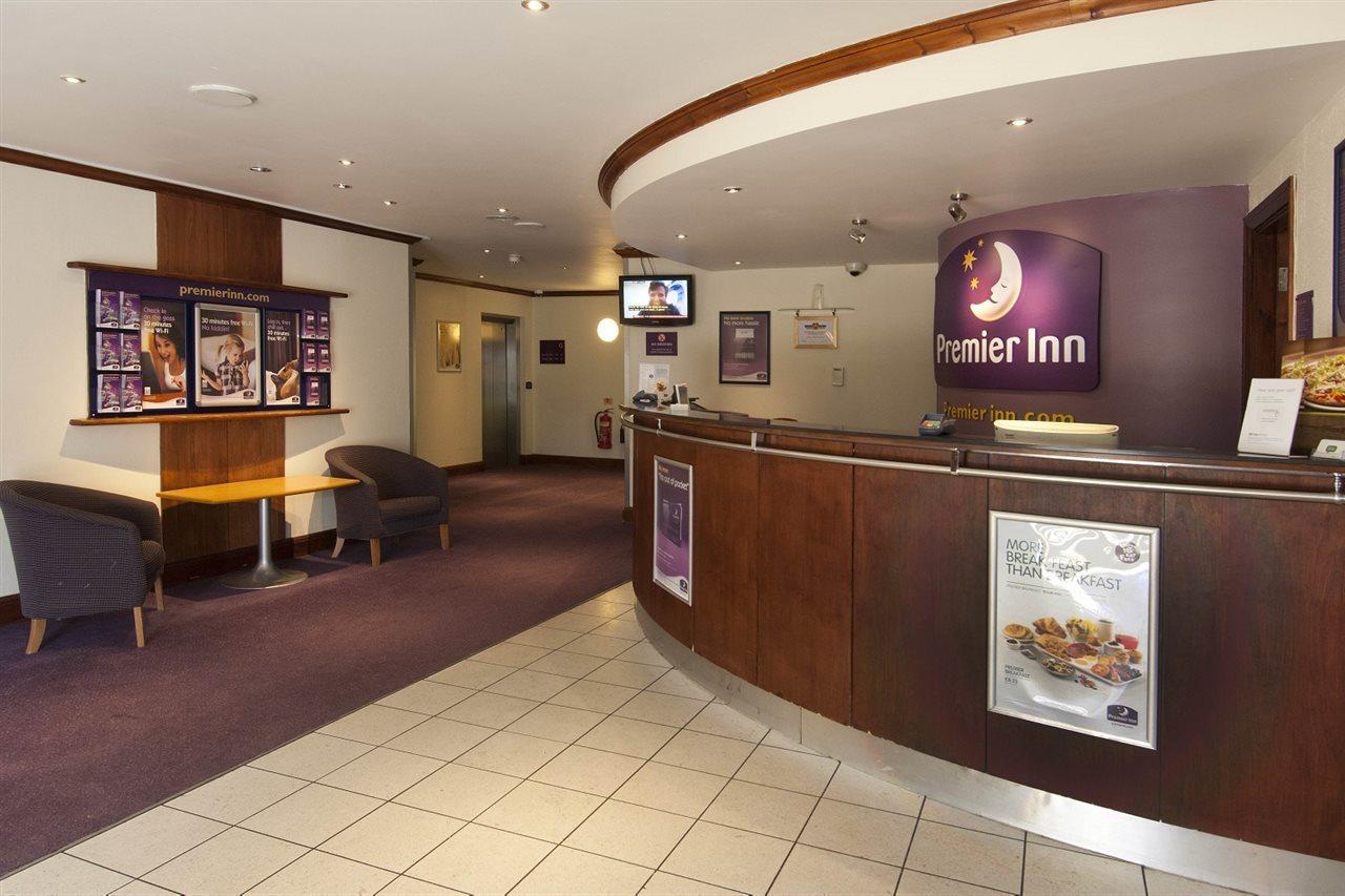 Premier Inn Gatwick Crawley Town West Exterior foto